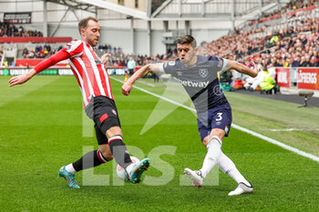 2022-04-10 - Aaron Cresswell (3) of West Ham United crossed is blocked by Christian Eriksen (21) of Brentford during the English championship Premier League football match between Brentford and West Ham United on April 10, 2022 at Brentford Community Stadium in Brentford, England - BRENTFORD VS WEST HAM UNITED - ENGLISH PREMIER LEAGUE - SOCCER