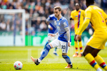 2022-04-10 - Leicester City midfielder James Maddison during the English championship Premier League football match between Leicester City and Crystal Palace on April 10, 2022 at the King Power Stadium in Leicester, England - LEICESTER CITY VS CRYSTAL PALACE - ENGLISH PREMIER LEAGUE - SOCCER