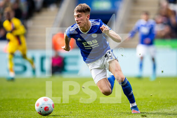 2022-04-10 - Leicester City defender Luke Thomas during the English championship Premier League football match between Leicester City and Crystal Palace on April 10, 2022 at the King Power Stadium in Leicester, England - LEICESTER CITY VS CRYSTAL PALACE - ENGLISH PREMIER LEAGUE - SOCCER