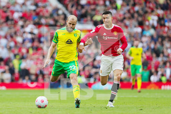 2022-04-17 - Norwich City forward Teemu Pukki (22) battles with Manchester United Forward Cristiano Ronaldo (7) during the English championship Premier League football match between Manchester United and Norwich City on April 16, 2022 at Old Trafford in Manchester, England - MANCHESTER UNITED VS NORWICH CITY - ENGLISH PREMIER LEAGUE - SOCCER