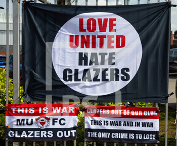 2022-04-17 - Love United hate Glazers flags ahead of the English championship Premier League football match between Manchester United and Norwich City on April 16, 2022 at Old Trafford in Manchester, England - MANCHESTER UNITED VS NORWICH CITY - ENGLISH PREMIER LEAGUE - SOCCER