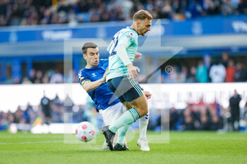 2022-04-20 - Everton's defender Seamus Coleman (23) challenges Leicester City's midfielder Kiernan Dewsbury-Hall (22) during the English championship Premier League football match between Everton and Leicester City on April 20, 2022 at Goodison Park in Liverpool, England - EVERTON VS LEICESTER CITY - ENGLISH PREMIER LEAGUE - SOCCER