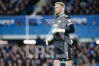 2022-04-20 - Leicester City's goalkeeper Kasper Schmeichel during the English championship Premier League football match between Everton and Leicester City on April 20, 2022 at Goodison Park in Liverpool, England - EVERTON VS LEICESTER CITY - ENGLISH PREMIER LEAGUE - SOCCER