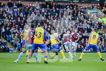 2022-04-21 - Burnley defender Connor Roberts (14) shoots and scores a goal 1-0 during the English championship Premier League football match between Burnley and Southampton on April 21, 2022 at Turf Moor in Burnley, England - BURNLEY VS SOUTHAMPTON - ENGLISH PREMIER LEAGUE - SOCCER