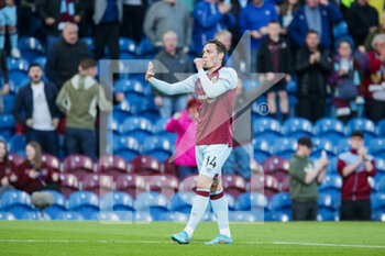 2022-04-21 - Burnley defender Connor Roberts (14) celebrates a goal 1-0 during the English championship Premier League football match between Burnley and Southampton on April 21, 2022 at Turf Moor in Burnley, England - BURNLEY VS SOUTHAMPTON - ENGLISH PREMIER LEAGUE - SOCCER