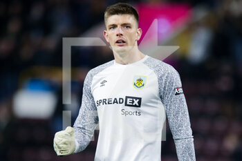 2022-04-21 - Burnley goalkeeper Nick Pope (1) celebrates the victory after the English championship Premier League football match between Burnley and Southampton on April 21, 2022 at Turf Moor in Burnley, England - BURNLEY VS SOUTHAMPTON - ENGLISH PREMIER LEAGUE - SOCCER