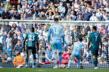 2022-04-23 - Manchester City's forward Gabriel Jesus hits a penalty and scores a goal 4-1 during the English championship Premier League football match between Manchester City and Watford on April 23, 2022 at the Etihad Stadium in Manchester, England - MANCHESTER CITY VS WATFORD - ENGLISH PREMIER LEAGUE - SOCCER