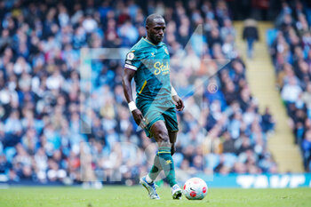 2022-04-23 - Watford's midfielder Moussa Sissoko during the English championship Premier League football match between Manchester City and Watford on April 23, 2022 at the Etihad Stadium in Manchester, England - MANCHESTER CITY VS WATFORD - ENGLISH PREMIER LEAGUE - SOCCER