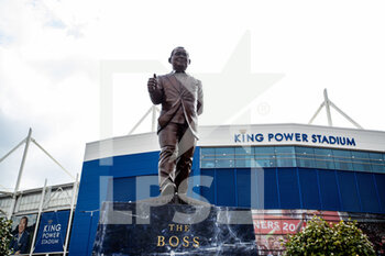 2022-04-23 - Vichai Srivaddhanaprabha statue before the English championship Premier League football match between Leicester City and Aston Villa on April 23, 2022 at the King Power Stadium in Leicester, England - LEICESTER CITY VS ASTON VILLA - ENGLISH PREMIER LEAGUE - SOCCER