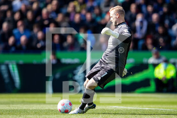 2022-04-23 - Leicester City goalkeeper Kasper Schmeichel during the English championship Premier League football match between Leicester City and Aston Villa on April 23, 2022 at the King Power Stadium in Leicester, England - LEICESTER CITY VS ASTON VILLA - ENGLISH PREMIER LEAGUE - SOCCER