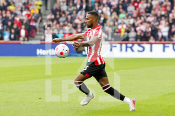 2022-04-23 - Rico Henry (3) of Brentford during the English championship Premier League football match between Brentford and Tottenham Hotspur on April 23, 2022 at Brentford Community Stadium in Brentford, England - BRENTFORD VS TOTTENHAM HOTSPUR - ENGLISH PREMIER LEAGUE - SOCCER