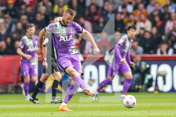 2022-04-23 - Eric Dier (15) of Tottenham Hotspur during the English championship Premier League football match between Brentford and Tottenham Hotspur on April 23, 2022 at Brentford Community Stadium in Brentford, England - BRENTFORD VS TOTTENHAM HOTSPUR - ENGLISH PREMIER LEAGUE - SOCCER