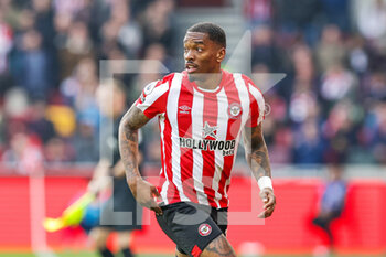 2022-04-23 - Ivan Toney (17) of Brentford during the English championship Premier League football match between Brentford and Tottenham Hotspur on April 23, 2022 at Brentford Community Stadium in Brentford, England - BRENTFORD VS TOTTENHAM HOTSPUR - ENGLISH PREMIER LEAGUE - SOCCER