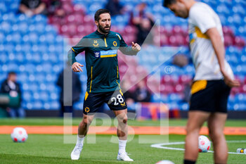 2022-04-24 - Wolverhampton Wanderers midfielder Joao Moutinho warms up before the English championship Premier League football match between Burnley and Wolverhampton Wanderers on April 24, 2022 at Turf Moor in Burnley, England - BURNLEY VS WOLVERHAMPTON WANDERERS - ENGLISH PREMIER LEAGUE - SOCCER