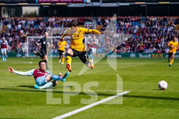 2022-04-24 - Burnley defender Connor Roberts (14) tackles Wolverhampton Wanderers midfielder Pedro Neto (7) during the English championship Premier League football match between Burnley and Wolverhampton Wanderers on April 24, 2022 at Turf Moor in Burnley, England - BURNLEY VS WOLVERHAMPTON WANDERERS - ENGLISH PREMIER LEAGUE - SOCCER