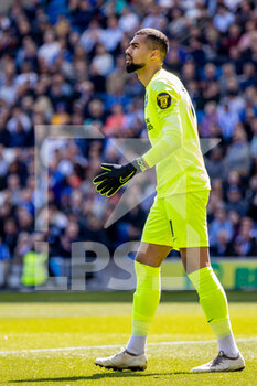 2022-04-24 - Brighton and Hove Albion goalkeeper Robert Sanchez during the English championship Premier League football match between Brighton and Hove Albion and Southampton on April 24, 2022 at the American Express Community Stadium in Brighton and Hove, England - BRIGHTON AND HOVE ALBION VS SOUTHAMPTON - ENGLISH PREMIER LEAGUE - SOCCER