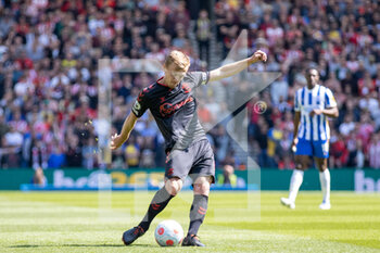 2022-04-24 - Southampton midfielder James Ward-Prowse during the English championship Premier League football match between Brighton and Hove Albion and Southampton on April 24, 2022 at the American Express Community Stadium in Brighton and Hove, England - BRIGHTON AND HOVE ALBION VS SOUTHAMPTON - ENGLISH PREMIER LEAGUE - SOCCER