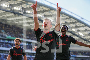 2022-04-24 - Southampton midfielder James Ward-Prowse (8) celebrates a goal 2-2 during the English championship Premier League football match between Brighton and Hove Albion and Southampton on April 24, 2022 at the American Express Community Stadium in Brighton and Hove, England - BRIGHTON AND HOVE ALBION VS SOUTHAMPTON - ENGLISH PREMIER LEAGUE - SOCCER