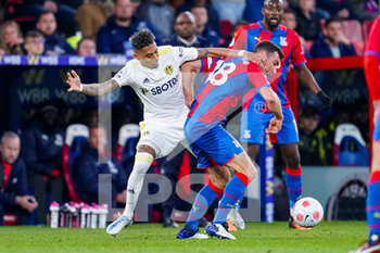 2022-04-25 - James McArthur of Crystal Palace and Leeds United forward Raphinha during the English championship Premier League football match between Crystal Palace and Leeds United on April 25, 2022 at Selhurst Park in London, England - CRYSTAL PALACE VS LEEDS UNITED - ENGLISH PREMIER LEAGUE - SOCCER