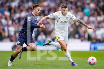 2022-04-30 - Manchester City midfielder Jack Grealish (10) and Leeds United defender Stuart Dallas during the English championship Premier League football match between Leeds United and Manchester City on April 30, 2022 at Elland Road in Leeds, England - LEEDS UNITED VS MANCHESTER CITY - ENGLISH PREMIER LEAGUE - SOCCER