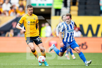 2022-04-30 - Wolverhampton Wanderers midfielder Leander Dendoncker (32) battles for possession with Brighton & Hove Albion midfielder Alexis MacAllister during the English championship Premier League football match between Wolverhampton Wanderers and Brighton and Hove Albion on April 30, 2022 at Molineux stadium in Wolverhampton, England - WOLVERHAMPTON WANDERERS VS BRIGHTON VS HOVE ALBION - ENGLISH PREMIER LEAGUE - SOCCER