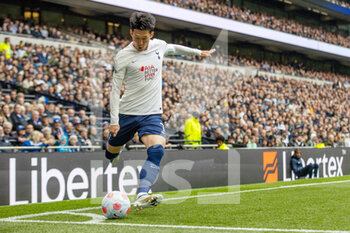 2022-05-01 - Tottenham Hotspur forward Son Heung-Min (7) takes a corner kick during the English championship Premier League football match between Tottenham Hotspur and Leicester City on May 1, 2022 at Tottenham Hotspur Stadium in London, England - TOTTENHAM HOTSPUR VS LEICESTER CITY - ENGLISH PREMIER LEAGUE - SOCCER