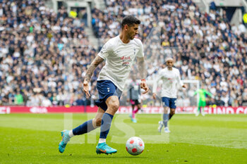 2022-05-01 - Tottenham Hotspur defender Cristian Romero during the English championship Premier League football match between Tottenham Hotspur and Leicester City on May 1, 2022 at Tottenham Hotspur Stadium in London, England - TOTTENHAM HOTSPUR VS LEICESTER CITY - ENGLISH PREMIER LEAGUE - SOCCER