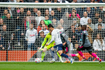 2022-05-01 - Tottenham Hotspur forward Son Heung-Min (7) scores a goal 2-0 during the English championship Premier League football match between Tottenham Hotspur and Leicester City on May 1, 2022 at Tottenham Hotspur Stadium in London, England - TOTTENHAM HOTSPUR VS LEICESTER CITY - ENGLISH PREMIER LEAGUE - SOCCER