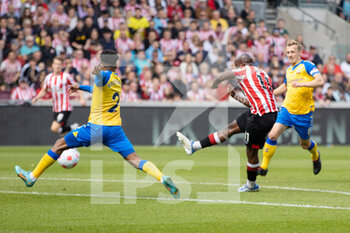 2022-05-07 - Brentford forward Yoane Wissa (11) scores a goal 2-0 during the English championship Premier League football match between Brentford and Southampton on May 7, 2022 at Brentford Community Stadium in Brentford, England - BRENTFORD VS SOUTHAMPTON - ENGLISH PREMIER LEAGUE - SOCCER