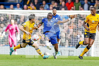 2022-05-07 - Antonio Rudiger (2) of Chelsea clears the ball during the English championship Premier League football match between Chelsea and Wolverhampton Wanderers on May 7, 2022 at Stamford Bridge in London, England - CHELSEA VS WOLVERHAMPTON WANDERERS - ENGLISH PREMIER LEAGUE - SOCCER