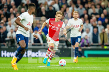 2022-05-12 - Arsenal midfielder Martin Odegaard during the English championship Premier League football match between Tottenham Hotspur and Arsenal on May 12, 2022 at Tottenham Hotspur Stadium in London, England - TOTTENHAM HOTSPUR VS ARSENAL - ENGLISH PREMIER LEAGUE - SOCCER
