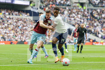 2022-05-15 - Ryan Sessegnon (19) of Tottenham Hotspur battles with Kevin Long (28) of Burnley during the English championship Premier League football match between Tottenham Hotspur and Burnley on May 15, 2022 at Tottenham Hotspur Stadium in London, England - TOTTENHAM HOTSPUR VS BURNLEY - ENGLISH PREMIER LEAGUE - SOCCER