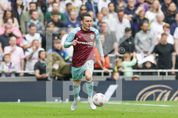 2022-05-15 - Connor Roberts (14) of Burnley during the English championship Premier League football match between Tottenham Hotspur and Burnley on May 15, 2022 at Tottenham Hotspur Stadium in London, England - TOTTENHAM HOTSPUR VS BURNLEY - ENGLISH PREMIER LEAGUE - SOCCER