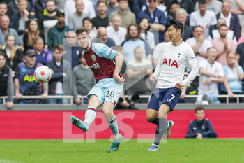 2022-05-15 - Kevin Long (28) of Burnley and Son Heung-Min (7) of Tottenham Hotspur during the English championship Premier League football match between Tottenham Hotspur and Burnley on May 15, 2022 at Tottenham Hotspur Stadium in London, England - TOTTENHAM HOTSPUR VS BURNLEY - ENGLISH PREMIER LEAGUE - SOCCER