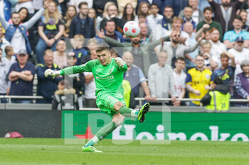 2022-05-15 - Nick Pope (1) of Burnley during the English championship Premier League football match between Tottenham Hotspur and Burnley on May 15, 2022 at Tottenham Hotspur Stadium in London, England - TOTTENHAM HOTSPUR VS BURNLEY - ENGLISH PREMIER LEAGUE - SOCCER