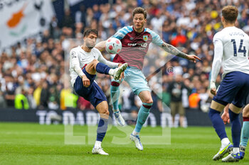 2022-05-15 - Rodrigo Bentancur (30) of Tottenham Hotspur clears the ball from Wout Weghorst (9) of Burnley during the English championship Premier League football match between Tottenham Hotspur and Burnley on May 15, 2022 at Tottenham Hotspur Stadium in London, England - TOTTENHAM HOTSPUR VS BURNLEY - ENGLISH PREMIER LEAGUE - SOCCER