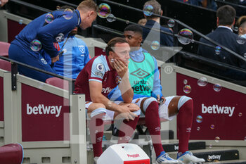 2022-05-15 - West Ham United midfielder Mark Noble (16) upset on bench during the English championship Premier League football match between West Ham United and Manchester City on May 15, 2022 at the London Stadium in London, England - WEST HAM UNITED VS MANCHESTER CITY - ENGLISH PREMIER LEAGUE - SOCCER