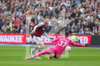 2022-05-15 - West Ham United forward Jarrod Bowen (20) and Manchester City goalkeeper Ederson (31) 1-0 goal during the English championship Premier League football match between West Ham United and Manchester City on May 15, 2022 at the London Stadium in London, England - WEST HAM UNITED VS MANCHESTER CITY - ENGLISH PREMIER LEAGUE - SOCCER