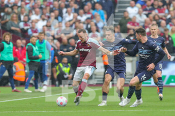 2022-05-15 - West Ham United defender Vladimir Coufal (5) and Manchester City midfielder Jack Grealish (10), Manchester City defender Aymeric Laporte (14) during the English championship Premier League football match between West Ham United and Manchester City on May 15, 2022 at the London Stadium in London, England - WEST HAM UNITED VS MANCHESTER CITY - ENGLISH PREMIER LEAGUE - SOCCER