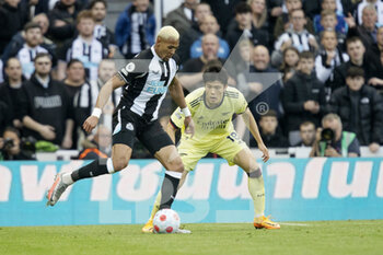 2022-05-17 - Newcastle’s Joelinton (7) and Takehiro Tomiyasu (18) of Arsenal during the English championship Premier League football match between Newcastle United and Arsenal on May 16, 2022 at St James's Park in Newcastle, England - NEWCASTLE UNITED VS ARSENAL - ENGLISH PREMIER LEAGUE - SOCCER