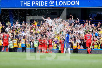 2022-05-22 - Watford midfielder Dan Gosling (16) celebrates with teammates after scoring a goal 1-1 during the English championship Premier League football match between Chelsea and Watford on May 22, 2022 at Stamford Bridge in London, England - CHELSEA VS WATFORD - ENGLISH PREMIER LEAGUE - SOCCER