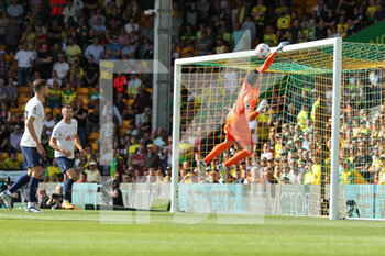 2022-05-22 - Hugo Lloris (1) of Tottenham Hotspur makes a save during the English championship Premier League football match between Norwich City and Tottenham Hotspur on May 22, 2022 at Carrow Road in Norwich, England - NORWICH CITY VS TOTTENHAM HOTSPUR - ENGLISH PREMIER LEAGUE - SOCCER