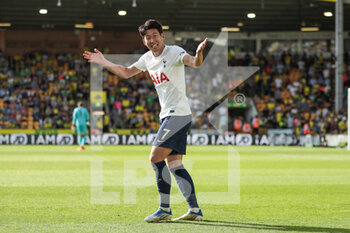2022-05-22 - Son Heung-Min (7) of Tottenham Hotspur gestures during the English championship Premier League football match between Norwich City and Tottenham Hotspur on May 22, 2022 at Carrow Road in Norwich, England - NORWICH CITY VS TOTTENHAM HOTSPUR - ENGLISH PREMIER LEAGUE - SOCCER