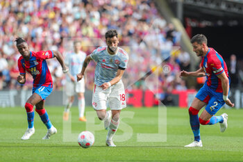 2022-05-23 - Manchester United Midfielder Bruno Fernandes (18) battles with Crystal Palace Joel Ward during the English championship Premier League football match between Crystal Palace and Manchester United on May 22, 2022 at Selhurst Park in London, England - CRYSTAL PALACE VS MANCHESTER UNITED - ENGLISH PREMIER LEAGUE - SOCCER