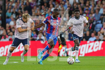 2022-08-05 - Crystal Palace Odsonne Edouard battles with Arsenal midfielder Martin Odegaard during the English championship Premier League football match between Crystal Palace and Arsenal on August 5, 2022 at Selhurst Park in London, England - FOOTBALL - ENGLISH CHAMP - CRYSTAL PALACE V ARSENAL - ENGLISH PREMIER LEAGUE - SOCCER