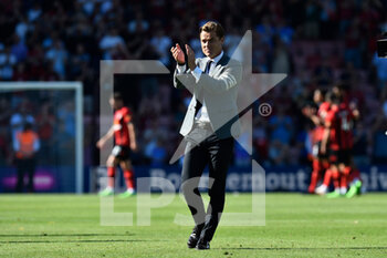 2022-08-06 - AFC Bournemouth manager Scott Parker applauds the fans at full time during the English championship Premier League football match between Bournemouth and Aston Villa on August 6, 2022 at the Vitality Stadium in Bournemouth, England - FOOTBALL - ENGLISH CHAMP - BOURNEMOUTH V ASTON VILLA - ENGLISH PREMIER LEAGUE - SOCCER