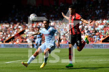 2022-08-06 - Philippe Coutinho (23) of Aston Villa on the attack chased by Dominic Solanke (9) of AFC Bournemouth during the English championship Premier League football match between Bournemouth and Aston Villa on August 6, 2022 at the Vitality Stadium in Bournemouth, England - FOOTBALL - ENGLISH CHAMP - BOURNEMOUTH V ASTON VILLA - ENGLISH PREMIER LEAGUE - SOCCER