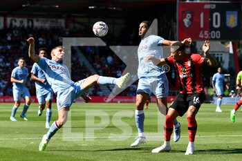 2022-08-06 - Lucas Digne (27) of Aston Villa, Diego Carlos (3) of Aston Villa and Marcus Tavernier (16) of AFC Bournemouth battle for possession during the English championship Premier League football match between Bournemouth and Aston Villa on August 6, 2022 at the Vitality Stadium in Bournemouth, England - FOOTBALL - ENGLISH CHAMP - BOURNEMOUTH V ASTON VILLA - ENGLISH PREMIER LEAGUE - SOCCER
