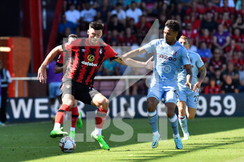 2022-08-06 - Kieffer Moore (21) of AFC Bournemouth battles for possession with Boubacar Kamara (44) of Aston Villa during the English championship Premier League football match between Bournemouth and Aston Villa on August 6, 2022 at the Vitality Stadium in Bournemouth, England - FOOTBALL - ENGLISH CHAMP - BOURNEMOUTH V ASTON VILLA - ENGLISH PREMIER LEAGUE - SOCCER