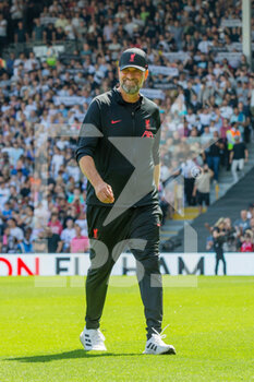 2022-08-06 - Liverpool manager Jurgen Klopp smiling before the English championship Premier League football match between Fulham and Liverpool on August 6, 2022 at Craven Cottage in London, England - FOOTBALL - ENGLISH CHAMP - FULHAM V LIVERPOOL - ENGLISH PREMIER LEAGUE - SOCCER